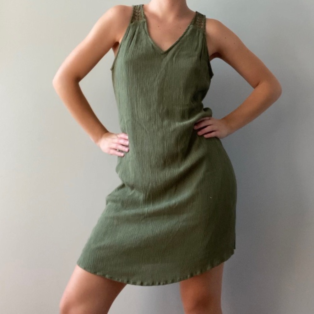 Green Dress - Picture 2 of 7
